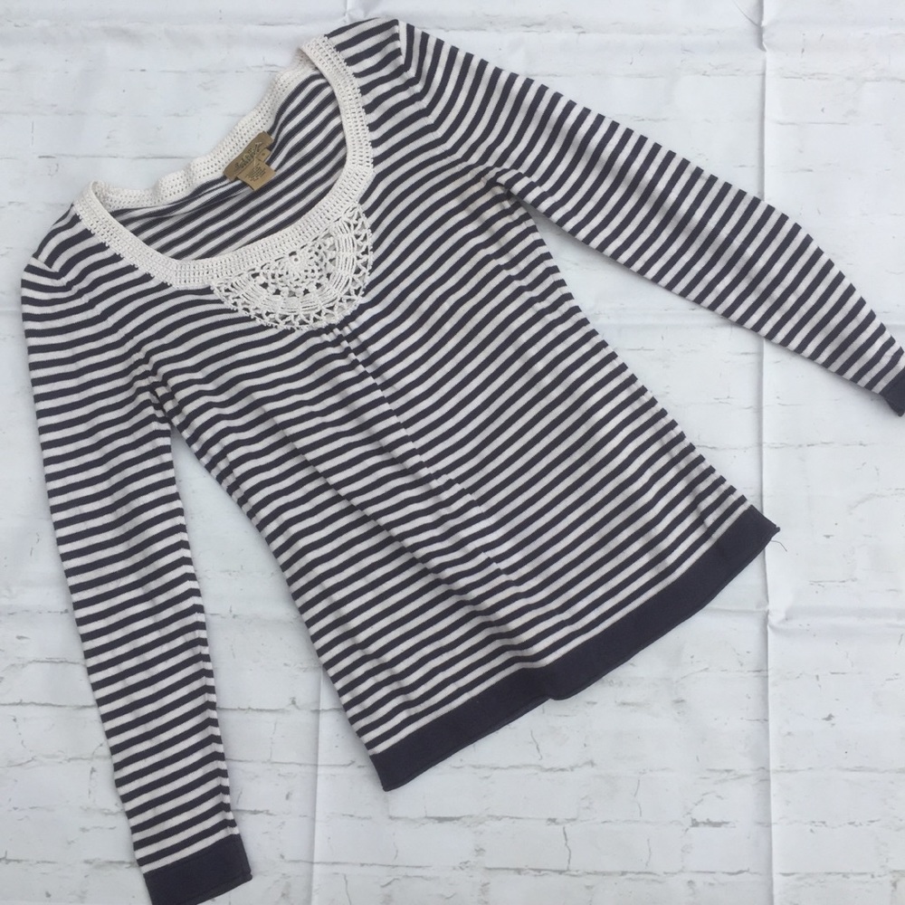 Peck & Peck striped sweater w/ crochet neck.
